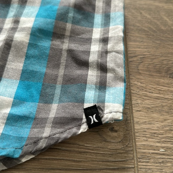 HURLEY short sleeve button up plaid sz5 - Picture 5 of 5